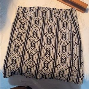 Black and white knitted skirt